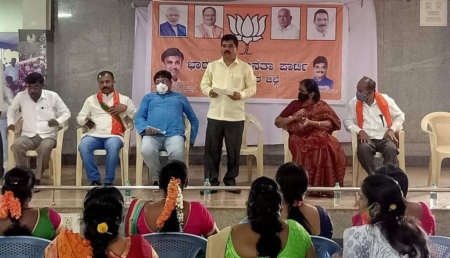 ಸಭೆಯಲ್ಲಿ ಜಿಲ್ಲಾ ಘಟಕದ ಅಧ್ಯಕ್ಷ ರಾಮಲಿಂಗಪ್ಪ ಮಾತನಾಡಿದರು