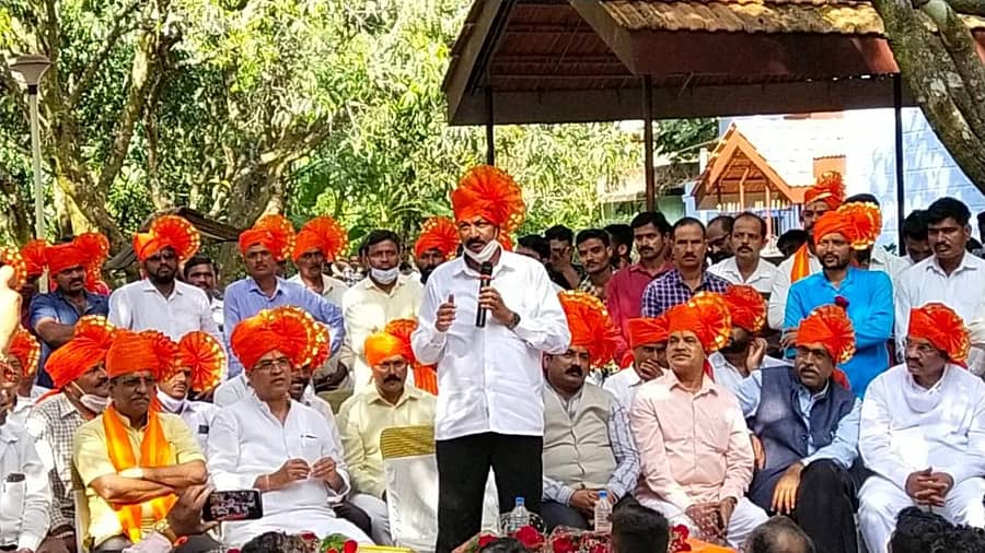 ಬೆಳಗಾವಿ ತಾಲ್ಲೂಕಿನ ನಾವಗೆ ಸಮೀಪದಲ್ಲಿ ನಡೆದ ‘ಹಿಂದುತ್ವದ ಏಕತೆಗಾಗಿ ಹಿಂದೂ ಕಾರ್ಯಕರ್ತರ ಸ್ನೇಹ ಭೋಜನ’ ಕಾರ್ಯಕ್ರಮದಲ್ಲಿ ಜಿಲ್ಲಾ ಉಸ್ತುವಾರಿ ಸಚಿವ ರಮೇಶ ಜಾರಕಿಹೊಳಿ ಮಾತನಾಡಿದರು