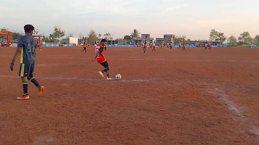 ಚಿಂಚಲಿಯಲ್ಲಿ ನಡೆದ ಫುಟ್‌ಬಾಲ್ ಪಂದ್ಯದ ನೋಟ