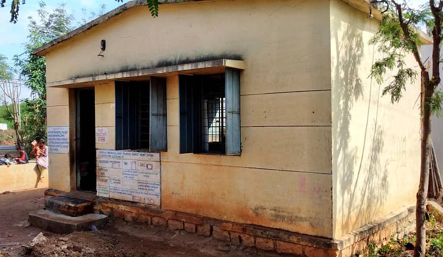 ನಾಯಕನಹಟ್ಟಿ ಸಮೀಪದ ಮನುಮೈನಹಟ್ಟಿಯ ಅಂಗನವಾಡಿ ಕೇಂದ್ರ