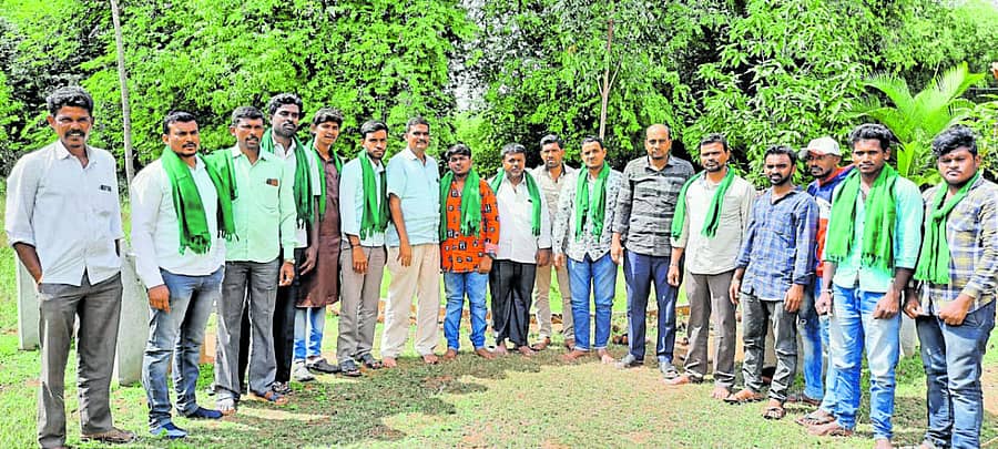 ಬಂಗಾರಪೇಟೆಯಲ್ಲಿ ರೈತ ಸಂಘ ಏರ್ಪಡಿಸಿದ್ದ ಸಭೆಯಲ್ಲಿ ಭಾಗವಹಿಸಿದ್ದ ಪದಾಧಿಕಾರಿಗಳು