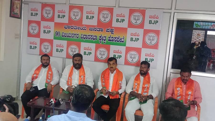 ಸುದ್ದಿಗೋಷ್ಠಿಯಲ್ಲಿ ಅರಣ್ಯ ಸಚಿವ ಆನಂದ್‌ ಸಿಂಗ್‌ ಮಾತನಾಡಿದರು