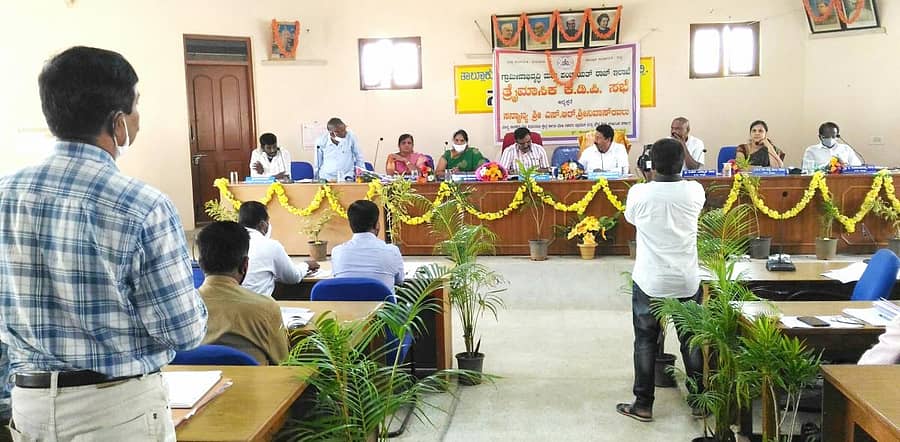 ಗುಬ್ಬಿ ತಾಲ್ಲೂಕು ಪಂಚಾಯಿತಿ ಸಭಾಂಗಣದಲ್ಲಿ ತ್ರೈಮಾಸಿಕ ಕೆಡಿಪಿ ಸಭೆ ನಡೆಯಿತು