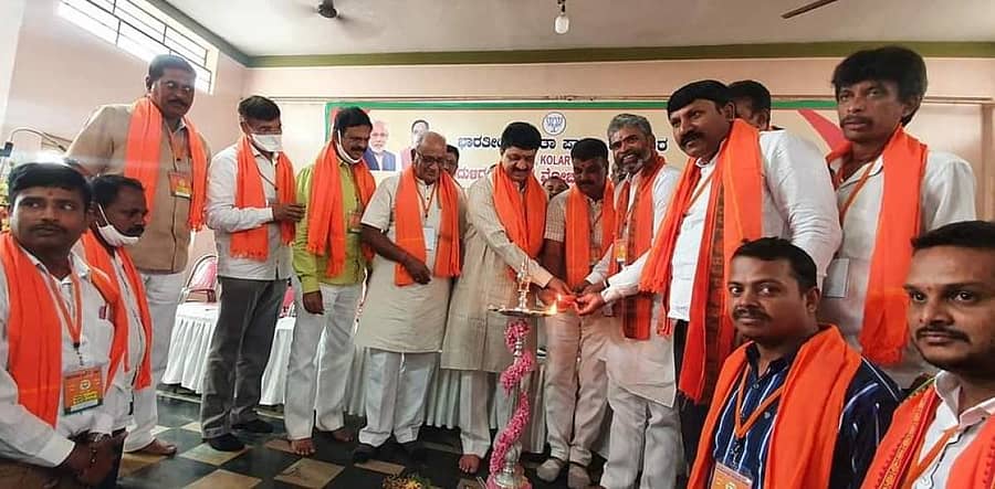 ಕೋಲಾರದಲ್ಲಿ ಸೋಮವಾರ ನಡೆದ ಬಿಜೆಪಿ ಒಬಿಸಿ ಮೋರ್ಚಾ ಜಿಲ್ಲಾ ಕಾರ್ಯಕಾರಿಣಿಗೆ ಸಂಸದ ಎಸ್.ಮುನಿಸ್ವಾಮಿ ಚಾಲನೆ ನೀಡಿದರು.