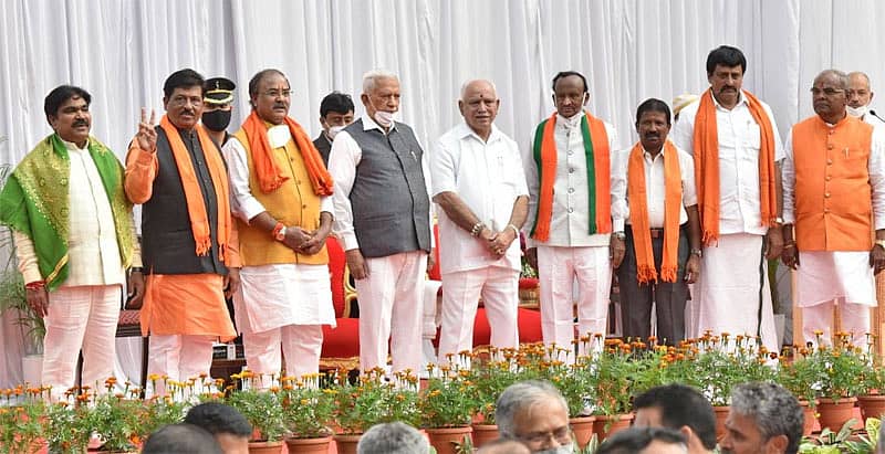 ಪ್ರಮಾಣ ವಚನ ಸ್ವೀಕರಿಸಿದ ನೂತನ ಸಚಿವರು