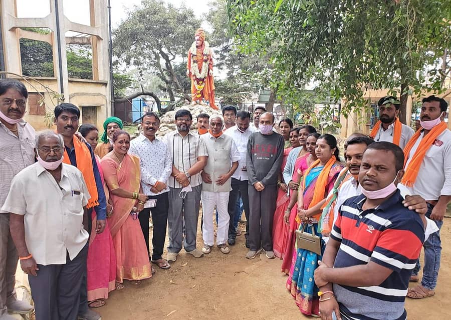 ಮಾಲೂರು ಪಟ್ಟಣದಲ್ಲಿ ವಿವೇಕಾನಂದರ ಪ್ರತಿಮೆಗೆ ಪುಷ್ಪನಮನ ಸಲ್ಲಿಸಲಾಯಿತು