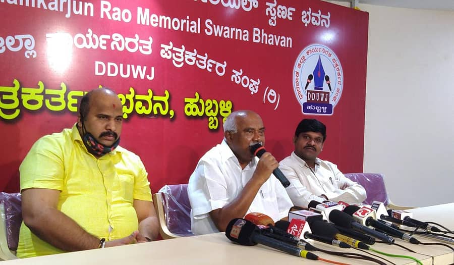 ಪತ್ರಿಕಾಗೋಷ್ಠಿಯಲ್ಲಿ ವಿಧಾನಪರಿಷತ್ ಸದಸ್ಯರ ಎಚ್. ವಿಶ್ವನಾಥ್ ಮಾತನಾಡಿದರು.