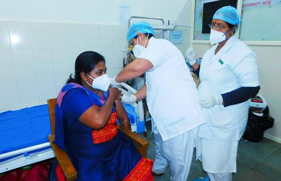 ಲಸಿಕೆ ಪಡೆಯುತ್ತಿರುವ ದೃಶ್ಯ