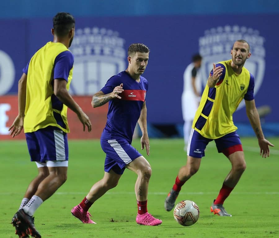 ನಾರ್ತ್ ಈಸ್ಟ್ ಯುನೈಟೆಡ್ ತಂಡದ ಆಟಗಾರರು ಅಭ್ಯಾಸ ಮಾಡಿದರು –ಐಎಸ್ಎಲ್ ಮೀಡಿಯಾ ಚಿತ್ರ