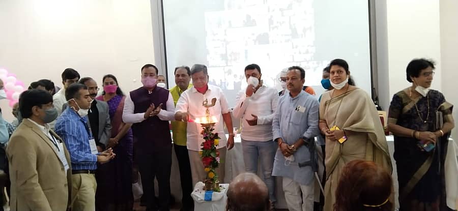 ಲಸಿಕೆ ನೀಡುವ ಕಾರ್ಯಕ್ರಮ ಉದ್ಘಾಟಿಸಿದ ಧಾರವಾಡ ಜಿಲ್ಲಾ ಉಸ್ತುವಾರಿ ಸಚಿವ ಜಗದೀಶ ಶೆಟ್ಟರ್.