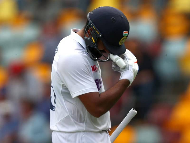 ಔಟ್ ಆದ ಬಳಿಕ ನಿರ್ಗಮಿಸುತ್ತಿರುವ ರೋಹಿತ್ ಶರ್ಮಾ