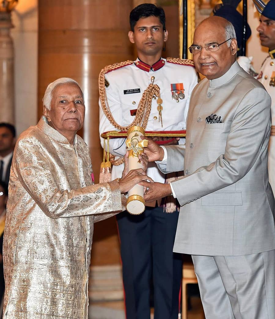 2018ರಲ್ಲಿ ಉಸ್ತಾದ್ ಗುಲಾಂ ಮುಸ್ತಫಾಖಾನ್ ಅವರಿಗೆ ರಾಷ್ಟ್ರಪತಿ ರಾಮನಾಥ ಕೋವಿಂದ್ ಅವರು ಪದ್ಮವಿಭೂಷಣ ಪ್ರಶಸ್ತಿ ಪ್ರದಾನ ಮಾಡಿದರು (ಸಂಗ್ರಹ ಚಿತ್ರ) –ಪಿಟಿಐ ಚಿತ್ರ