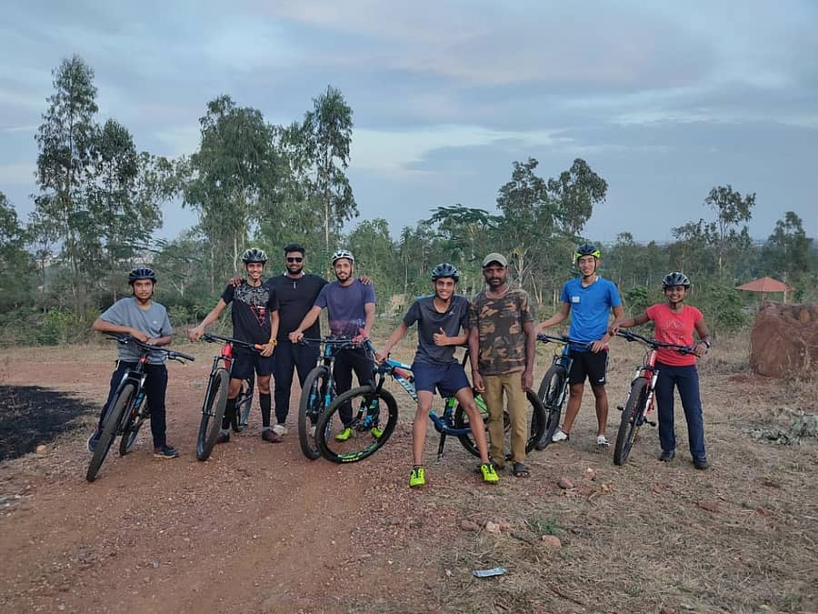 ಗದುಗಿನ ಮೌಂಟೇನ್‌ ಬೈಕ್‌ ಟ್ರ್ಯಾಕ್‌ನಲ್ಲಿ ಅಭ್ಯಾಸ ನಡೆಸುತ್ತಿರುವ ಮೈಸೂರಿನ ಸೈಕ್ಲಿಸ್ಟ್‌ಗಳು