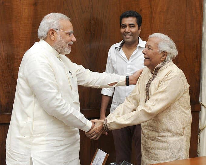 ಉಸ್ತಾದ್ ಗುಲಾಂ ಮುಸ್ತಫಾ ಖಾನ್ ಅವರೊಂದಿಗೆ ಪ್ರಧಾನಿ ಮೋದಿ (ಪ್ರಧಾನಿ ಮೋದಿ ಟ್ವಿಟರ್ ಚಿತ್ರ)