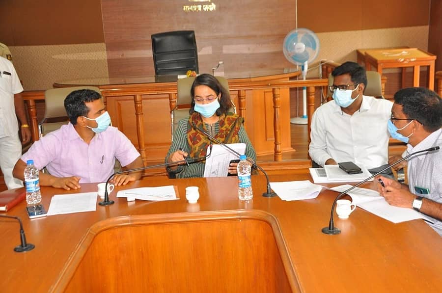 ಕೊಪ್ಪಳದ ಜಿಲ್ಲಾಧಿಕಾರಿಗಳ ಕಚೇರಿ ಸಭಾಂಗಣದಲ್ಲಿ ನಡೆದ ಸಭೆಯಲ್ಲಿ ಮತದಾರರ ಪಟ್ಟಿ ವೀಕ್ಷಕಿ ವಿ.ರಶ್ಮಿ ಮಹೇಶ ಮಾತನಾಡಿದರು