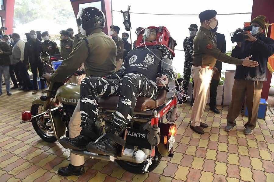 ಡಿಆರ್ಡಿಒ ಅಭಿವೃದ್ಧಿಪಡಿಸಿರುವ ಬೈಕ್ ಆಂಬುಲೆನ್ಸ್ ಪಿಟಿಐ ಚಿತ್ರ