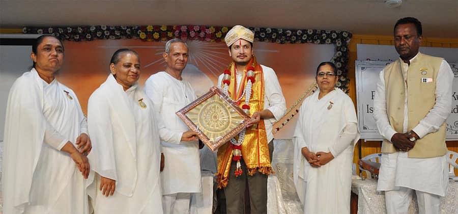 ಕಲಬುರ್ಗಿಯ ಬ್ರಹ್ಮಕುಮಾರಿ ಸಂಸ್ಥೆಯಿಂದ ಆಯೋಜಿಸಿದ್ದ ಕಾರ್ಯಕ್ರಮದಲ್ಲಿ ಕೆಕೆಆರ್‌ಡಿಬಿ ಅಧ್ಯಕ್ಷ ದತ್ತಾತ್ರೇಯ ಪಾಟೀಲ ರೇವೂರ ಅವರನ್ನು ಅಭಿನಂದಿಸಲಾಯಿತು