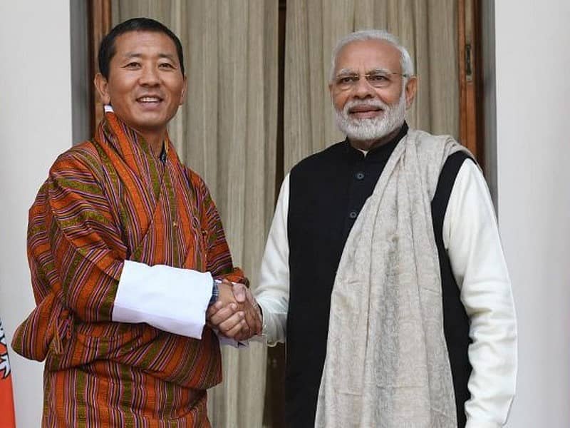 ಭೂತಾನ್ ಪ್ರಧಾನಿ ಲೊಟೆ ಶೆರಿಂಗ್ ಜೊತೆ ಭಾರತ ಪ್ರಧಾನಿ ನರೇಂದ್ರ ಮೋದಿ