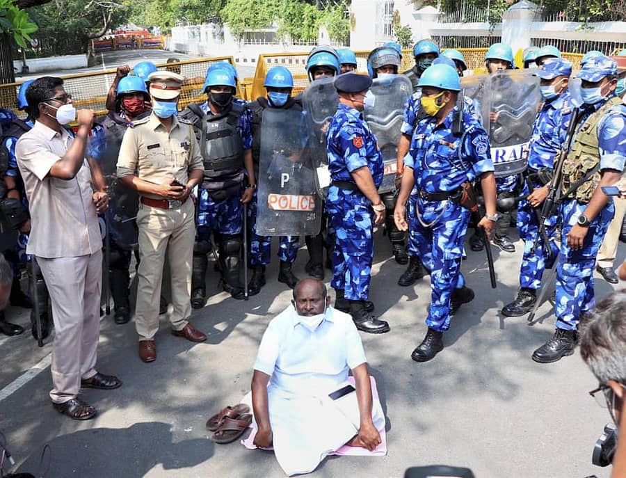ಕಂದಸಾಮಿ ಅವರು ಧರಣಿ ಕುಳಿತಿದ್ದ ಸಂದರ್ಭ –ಪಿಟಿಐ ಚಿತ್ರ