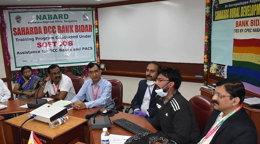 ಬೀದರ್ನಲ್ಲಿ ಚಿಕ್ಕಮಗಳೂರು, ಬೆಳಗಾವಿ ಮತ್ತು ಬಾಗಲಕೋಟೆ ಜಿಲ್ಲೆಯ ಪ್ಯಾಕ್ಸ್ಗಳ ಮುಖ್ಯ ಕಾರ್ಯನಿರ್ವಾಹಕರಿಗೆ ಏರ್ಪಡಿಸಿರುವ ತರಬೇತಿ ಕಾರ್ಯಕ್ರಮದಲ್ಲಿ ನಬಾರ್ಡ್ನ ಸಹಾಯಕ ಮಹಾಪ್ರಬಂಧಕ ರೋನಿ ರಾಜು ಮಾತನಾಡಿದರು