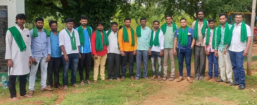 ಬಂಗಾರಪೇಟೆ ತಾಲ್ಲೂಕಿನ ಗಾಲ್ಫ್ ಕ್ರೀಡಾಂಗಣ ಕುರಿತು ಕರೆದಿದ್ದ ಸಭೆಯಲ್ಲಿ ಭಾಗವಹಿಸಿದ್ದ ರೈತ ಸಂಘದ ಪದಾಧಿಕಾರಿಗಳು