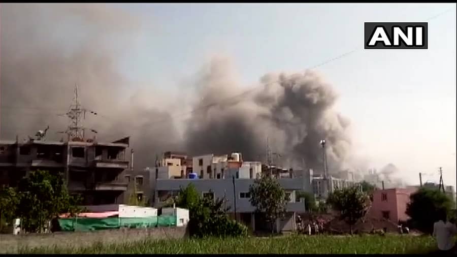 ಪುಣೆಯ 'ಸೀರಂ ಇನ್ಸ್ಟಿಟ್ಯೂಟ್ ಆಫ್ ಇಂಡಿಯಾ' ಆವರಣದಲ್ಲಿ ಕಾಣಿಸಿಕೊಂಡಿರುವ ದಟ್ಟ ಹೊಗೆ