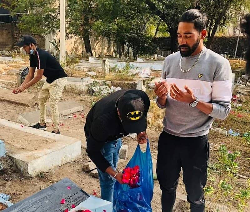 ತಂದೆಯ ಸಮಾಧಿ ಸ್ಥಳಕ್ಕೆ ತೆರಳಿ ಪ್ರಾರ್ಥನೆ ಸಲ್ಲಿಸಿದ ಮೊಹಮ್ಮದ್ ಸಿರಾಜ್