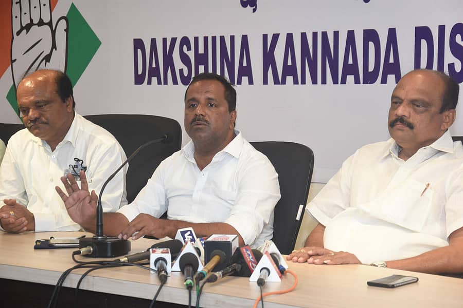 ಮಂಗಳೂರಿನಲ್ಲಿ ಶಾಸಕ ಯು.ಟಿ.ಖಾದರ್ ಸುದ್ದಿಗೋಷ್ಠಿಯಲ್ಲಿ ಮಾತನಾಡಿದರು.