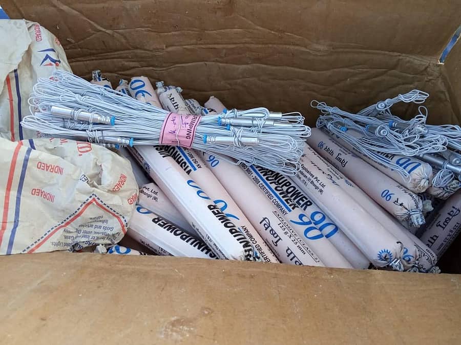 ಪಾಂಡವಪುರ ತಾಲ್ಲೂಕಿನಲ್ಲಿ ನಡೆಯುತ್ತಿರುವ ಗಣಿ ಕಂಪನಿಯೊಂದರಲ್ಲಿ ಜಪ್ತಿ ಮಾಡಲಾಗಿರುವ ಜಿಲೆಟಿನ್ ಕಡ್ಡಿ