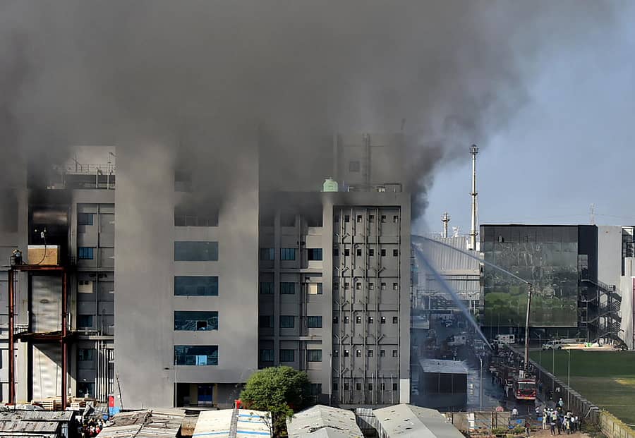 ಪುಣೆಯ ಸೀರಂ ಇನ್ಸ್ಟಿಟ್ಯೂಟ್ ಆಫ್ ಇಂಡಿಯಾಗೆ ಬೆಂಕಿ ಬಿದ್ದಿರುವುದು