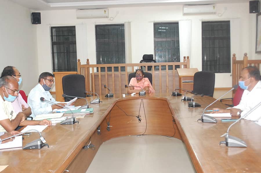 ಯಾದಗಿರಿ ಜಿಲ್ಲಾಧಿಕಾರಿ ಕಚೇರಿ ಸಭಾಂಗಣದಲ್ಲಿ ಶುಕ್ರವಾರ ಜರುಗಿದ ಜಿಲ್ಲಾ ಮಟ್ಟದ ಹಕ್ಕಿ ಜ್ವರ ನಿಯಂತ್ರಣ ಸಮಿತಿ ಸಭೆಯಲ್ಲಿ ಜಿಲ್ಲಾಧಿಕಾರಿ ಡಾ.ರಾಗಪ್ರಿಯಾ ಆರ್‌ ಮಾತನಾಡಿದರು