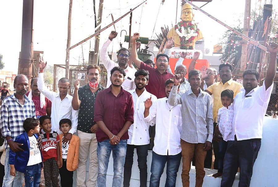 ಬೀದರ್ನ ಮಂಗಲಪೇಟೆಯ ವೃತ್ತದಲ್ಲಿ ಸುಭಾಷ್ಚಂದ್ರ ಬೋಸ್ ಅವರ ಜಯಂತಿ ಆಚರಿಸಲಾಯಿತು