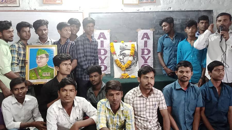 ಕೊಪ್ಪಳದಲ್ಲಿ ಶನಿವಾರ ಎವೈಡಿಎಸ್ಒ ವತಿಯಿಂದ ನೇತಾಜಿ ಸುಭಾಷ್ ಚಂದ್ರ ಬೋಸ್ ಜಯಂತಿ ಆಚರಿಸಲಾಯಿತು