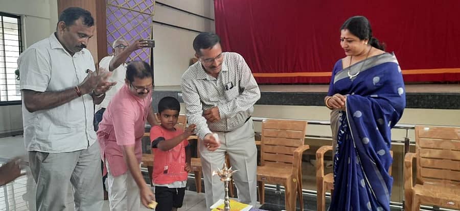 ರಂಗಸಂಗಾತಿ ಸಾಂಸ್ಕೃತಿಕ ಪ್ರತಿಷ್ಠಾನ ಮಂಗಳೂರಿನ ಬೈಕಂಪಾಡಿಯ ವಿದ್ಯಾರ್ಥಿ ಸಂಘದ ಸಭಾಭವನದಲ್ಲಿ ಹಮ್ಮಿಕೊಂಡ ಮಕ್ಕಳ ನಾಟಕದ ರಂಗ ಪರಿಕರ ಕಾರ್ಯಾಗಾರವನ್ನು ರೋಟರಿ ಮಂಗಳೂರು ಪೂರ್ವದ ಅಧ್ಯಕ್ಷ ಎನ್.ವಿನೋದ್ ಕುಡ್ವ ಉದ್ಘಾಟಿಸಿದರು