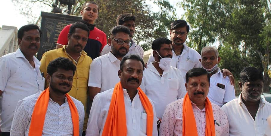 ಮಾಗಡಿ ಕೆಂಪೇಗೌಡ ಪಾರಂಪರಿಕ ತಾಣಗಳ ಅಭಿವೃದ್ಧಿ ಪ್ರಾಧಿಕಾರದ ನಿರ್ದೇಶಕ ಎಚ್.ಎಂ. ಕೃಷ್ಣಮೂರ್ತಿ ಸುದ್ದಿಗಾರರೊಂದಿಗೆ ಮಾತನಾಡಿದರು. ತಾಲ್ಲೂಕು ಬಿಜೆಪಿ ಅಧ್ಯಕ್ಷ ಬಿ.ಎಂ. ಧನಂಜಯ, ಕಾರ್ಯದರ್ಶಿ ಹುಳ್ಳೇನಹಳ್ಳಿ ಮಂಜುನಾಥ, ಶಶಿಧರ್ ಇದ್ದರು