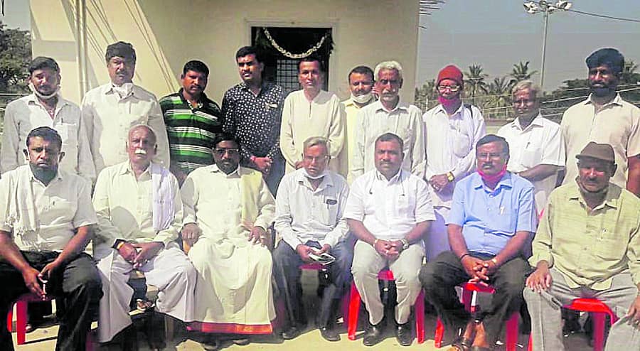 ಪ್ರಾಂತ ರೈತ ಸಂಘ ಜಿಲ್ಲಾ ಕಚೇರಿ ಉದ್ಘಾಟನೆ ಕಾರ್ಯಕ್ರಮದಲ್ಲಿ ಭಾಗವಹಿಸಿದ್ದ ವಿವಿಧ ಘಟಕದ ಪದಾಧಿಕಾರಿಗಳು.