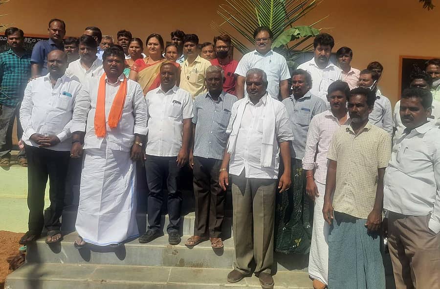 ಶಾಲಾ ಕೊಠಡಿಗಳ ಉದ್ಘಾಟನಾ ಕಾರ್ಯಕ್ರಮದಲ್ಲಿ ಶಾಸಕ ಬಸವರಾಜ ದಢೇಸೂಗೂರು ಭಾಗವಹಿಸಿದ್ದರು