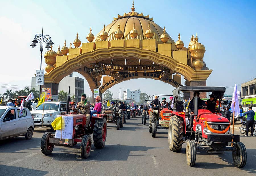 ರ್ಯಾಲಿಯಲ್ಲಿ ಭಾಗವಹಿಸಿದ್ದ ಟ್ರ್ಯಾಕ್ಟರ್ಗಳು –ಪಿಟಿಐ ಚಿತ್ರ