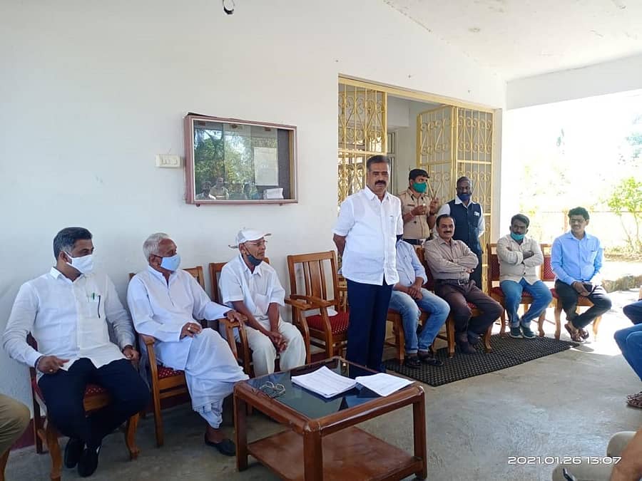 ಹೊಸನಗರದಲ್ಲಿ ನಡೆದ ಕ್ಷೇತ್ರ ವಿಂಗಡನೆ ಕುರಿತ ಸಭೆಯಲ್ಲಿ ಶಾಸಕ ಎಚ್. ಹಾಲಪ್ಪ ಹರತಾಳು ಮಾತನಾಡಿದರು.