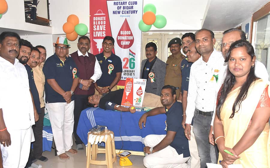 ಬೀದರ್ನ ಮೈ ಡೆಂಟಿಸ್ಟ್ ಕ್ಲಿನಿಕ್ನಲ್ಲಿ ಗಣರಾಜ್ಯೋತ್ಸವ ಪ್ರಯುಕ್ತ ರಕ್ತದಾನ ಶಿಬಿರ ನಡೆಯಿತು