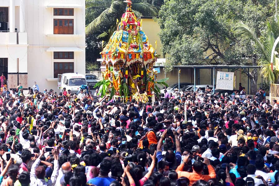 ನಗರದಲ್ಲಿ ಬನಶಂಕರಿ ದೇವಿಯ ರಥೋತ್ಸವ ಗುರುವಾರ ಸಹಸ್ರಾರು ಭಕ್ತರು ಸಮುಖದಲ್ಲಿ ಸಂಭ್ರಮದಿಂದ ನೆರವೇರಿತು. ಪ್ರಜಾವಾಣಿ ಚಿತ್ರ