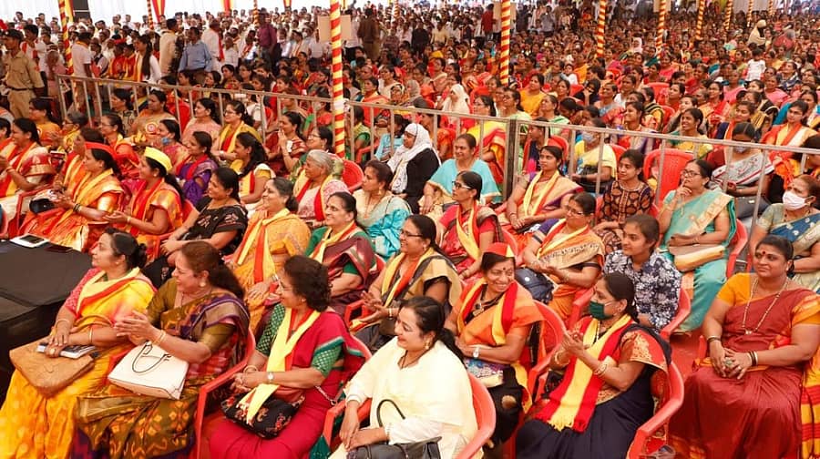 ಕಾಗವಾಡದಲ್ಲಿ ಶನಿವಾರ ನಡೆದ ಜಿಲ್ಲಾ ಕನ್ನಡ ಸಾಹಿತ್ಯ ಸಮ್ಮೇಳನದಲ್ಲಿ ಪಾಲ್ಗೊಂಡಿದ್ದ ಜನಸ್ತೋಮ