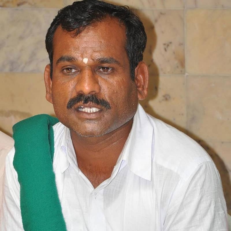 ಕರ್ನಾಟಕ ರೈತ ಸೇನಾ ಸಂಘಟನೆಯ ಅಧ್ಯಕ್ಷ ವೀರೇಶ ಸೊಬರದಮಠ