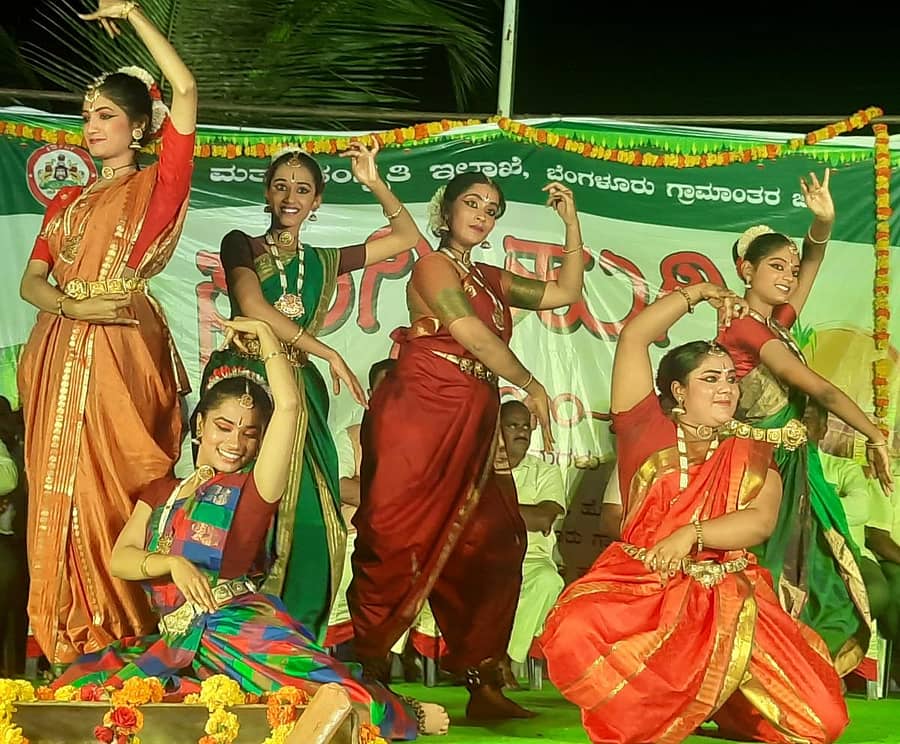 ಹಸಿಗಾಳ ಗ್ರಾಮದಲ್ಲಿ ‘ಸುಗ್ಗಿ ಹುಗ್ಗಿ’ ಸಾಂಸ್ಕೃತಿಕ ಕಾರ್ಯಕ್ರಮ ನಡೆಯಿತು