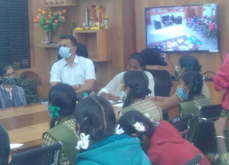 ಕಾರ್ಯಕ್ರಮದಲ್ಲಿ ಜಿಲ್ಲೆಯ ವಿವಿಧ ಪ್ರೌಢಶಾಲೆ ಹಾಗೂ ಪದವಿಪೂರ್ವ ಕಾಲೇಜಿನ ವಿದ್ಯಾರ್ಥಿನಿಯರು ಭಾಗವಹಿಸಿದ್ದರು