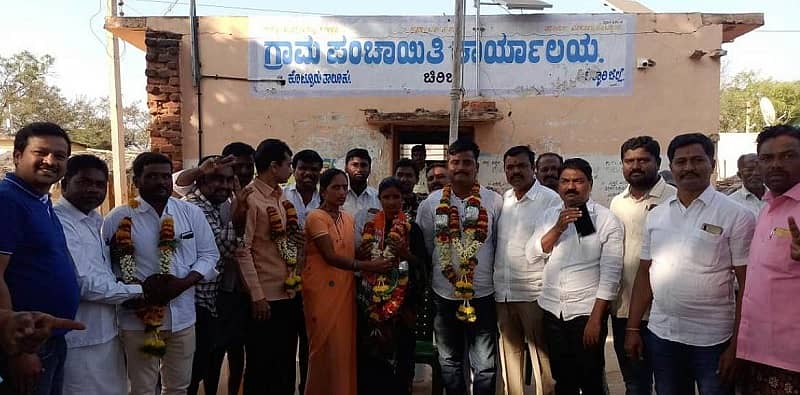 ಕೊಟ್ಟೂರು ತಾಲ್ಲೂಕಿನ ಚಿರಬಿ ಗ್ರಾಮ ಪಂಚಾಯತಿ ಅಧ್ಯಕ್ಷ, ಉಪಾಧ್ಯಕ್ಷರಾಗಿ ಕ್ರಮವಾಗಿ ದೇವಿರಮ್ಮ ಹಾಗೂ ಚಿನ್ಮಯನಂದ ಸ್ವಾಮಿ ಆಯ್ಕೆಯಾದರು