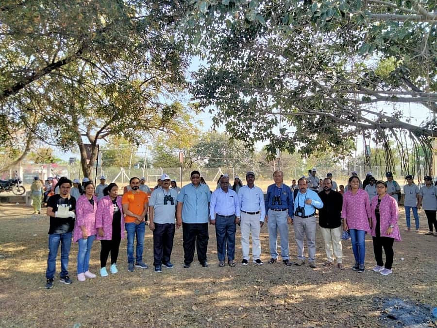 ಸುರಪುರ ತಾಲ್ಲೂಕಿನ ಬೋನ್ಹಾಳ ಪಕ್ಷಿಧಾಮಕ್ಕೆ ಗುರುವಾರ ಗುಲಬರ್ಗಾ ವಿಶ್ವವಿದ್ಯಾಲಯದ ಪ್ರಾಧ್ಯಾಪಕರು, ಸ್ನಾತಕೋತ್ತರ ವಿದ್ಯಾರ್ಥಿಗಳೊಂದಿಗೆ ಭೇಟಿ ನೀಡಿದರು