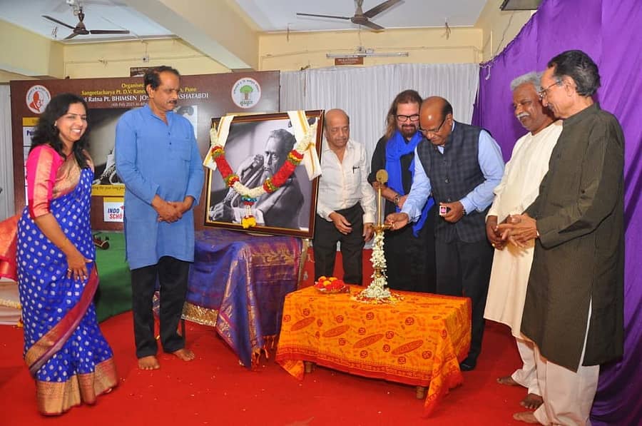 ಗದುಗಿನಲ್ಲಿ ಆಯೋಜಿಸಿದ್ದ ಪಂಡಿತ್ ಭೀಮಸೇನ ಜೋಶಿ ಜನ್ಮಶತಾಬ್ದಿ ಸಂಗೀತ ಕಾರ್ಯಕ್ರಮವನ್ನು ಪಂ. ವೆಂಕಟೇಶ ಕುಮಾರ ಉದ್ಘಾಟಿಸಿದರು