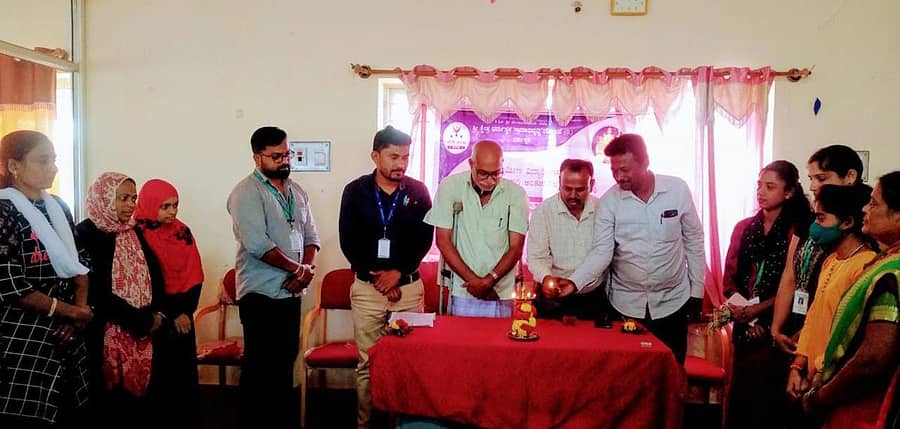 ಶಿಡ್ಲಘಟ್ಟದಲ್ಲಿ ಜ್ಞಾನತಾಣ ಕಾರ್ಯಕ್ರಮದಡಿಯಲ್ಲಿ 31 ವಿದ್ಯಾರ್ಥಿಗಳಿಗೆ ಲ್ಯಾಪ್ ಟ್ಯಾಪ್ ವಿತರಣೆ ಕಾರ್ಯಕ್ರಮವನ್ನು ಗಣ್ಯರು ಉದ್ಘಾಟಿಸಿದರು