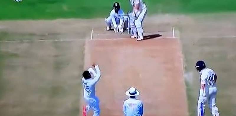 ಹರ್ಭಜನ್ ಸಿಂಗ್ ಶೈಲಿಯಲ್ಲಿ ರೋಹಿತ್ ಶರ್ಮಾ ಬೌಲಿಂಗ್ (ಚಿತ್ರ ಕೃಪೆ: ಟ್ವಿಟರ್‌ ವಿಡಿಯೊದ ಸ್ಕ್ರೀನ್‌ಶಾಟ್)